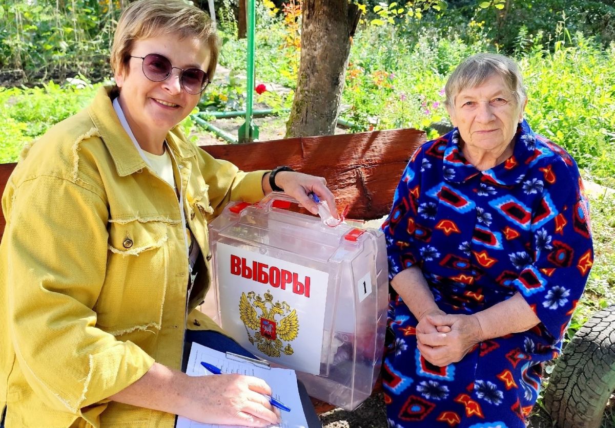 В хорошую погоду щекинцы предпочитают голосовать на свежем воздухе