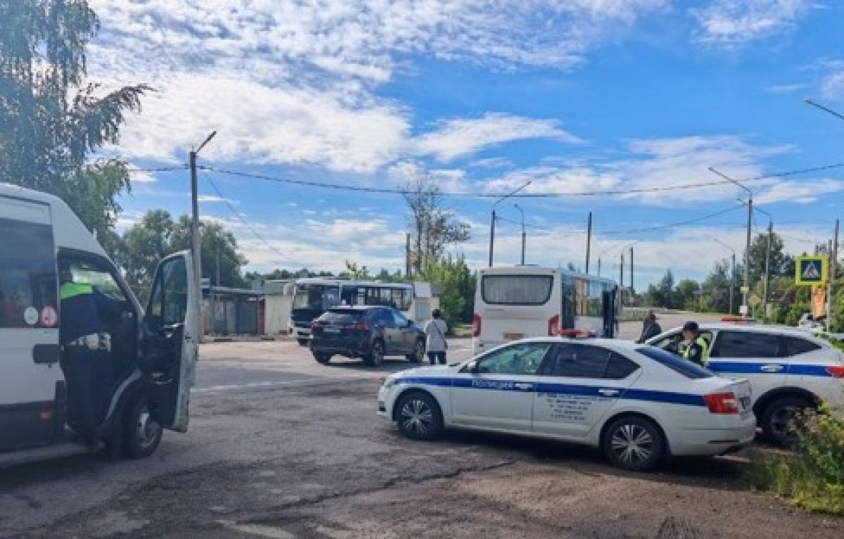 Сотрудники Госавтоинспекции проверили  школьные автобусы