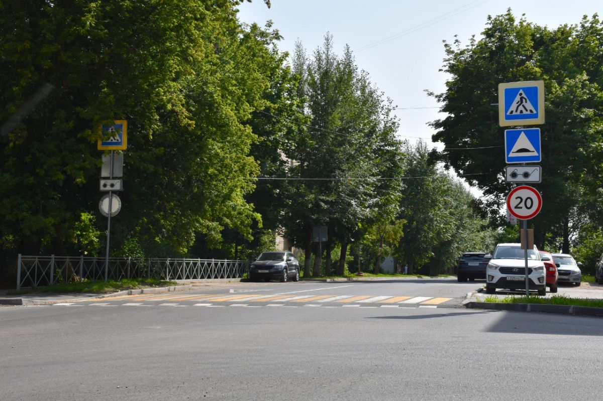 Ремонт автодорог и тротуаров продолжается