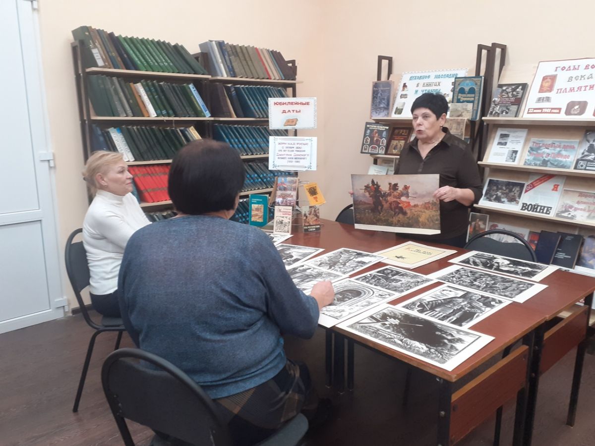В Крапивенской библиотеке проведена минута истории «Отчизны славные сыны»