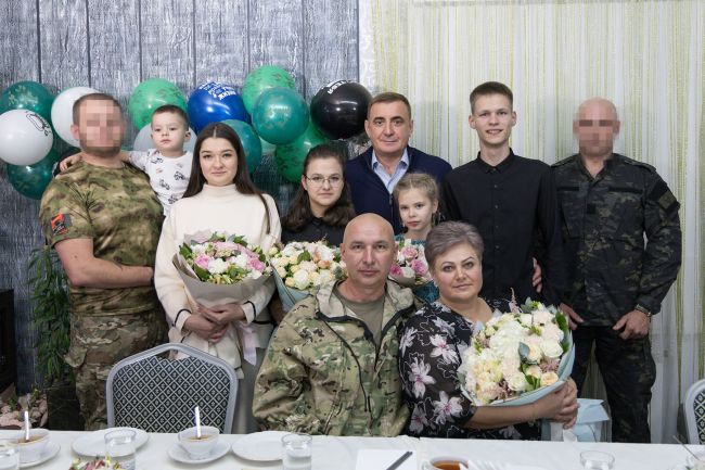 Алексей Дюмин встретился с семьей участников СВО