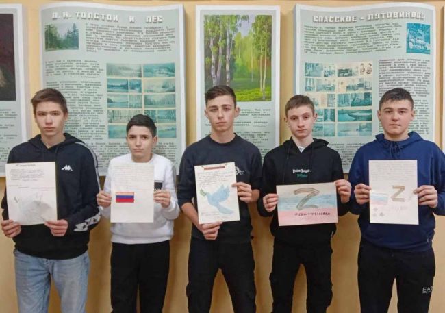 Студенты  Щекинского политехнического колледжа написали письма солдатам