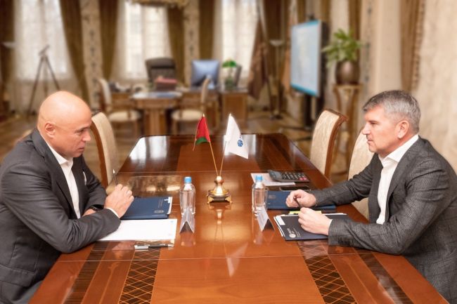 Игорь Артамонов и Игорь Маковский обсудили перспективы развития электросетевого комплекса региона