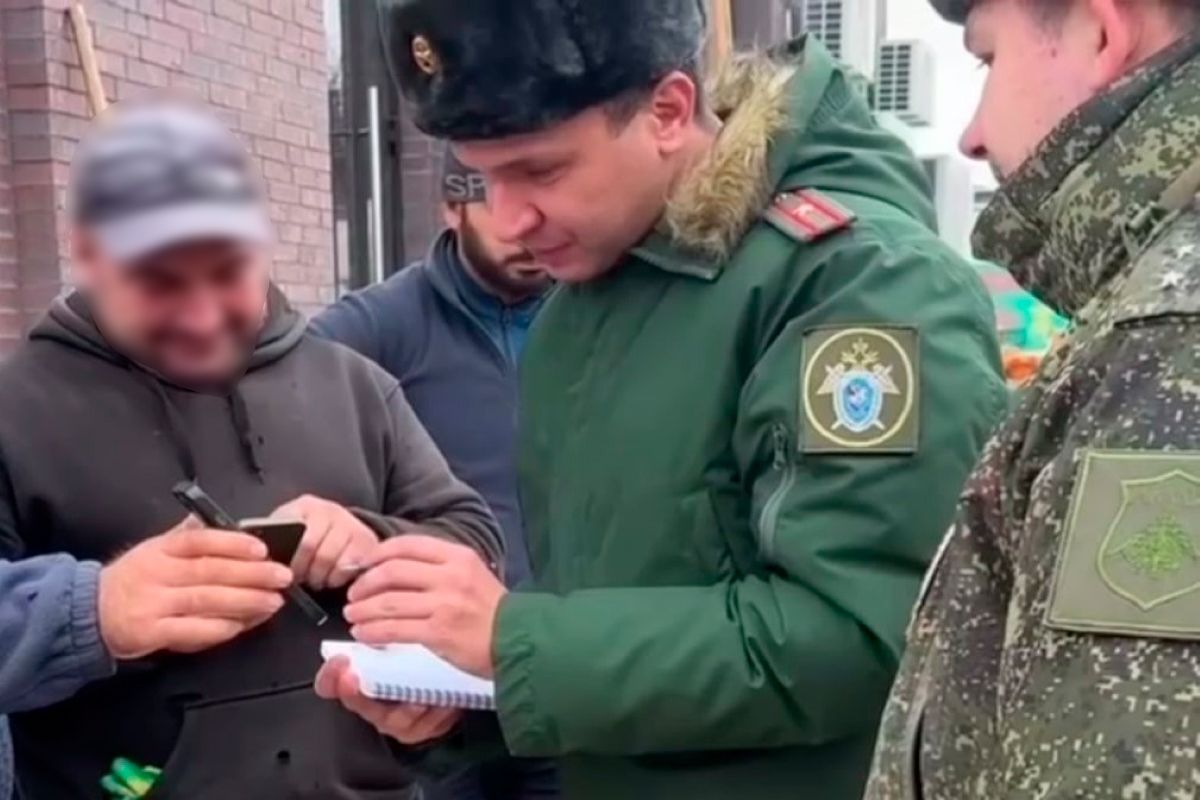 Военные следователи доставили в военкомат несколько «новых» россиян Военные следователи доставили в военкомат несколько «новых» россиян