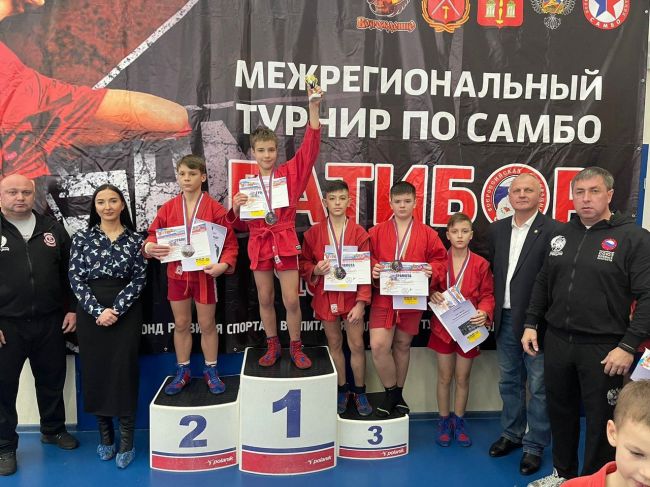 Щекинская команда стала призером турнира «Юные мастера самбо»
