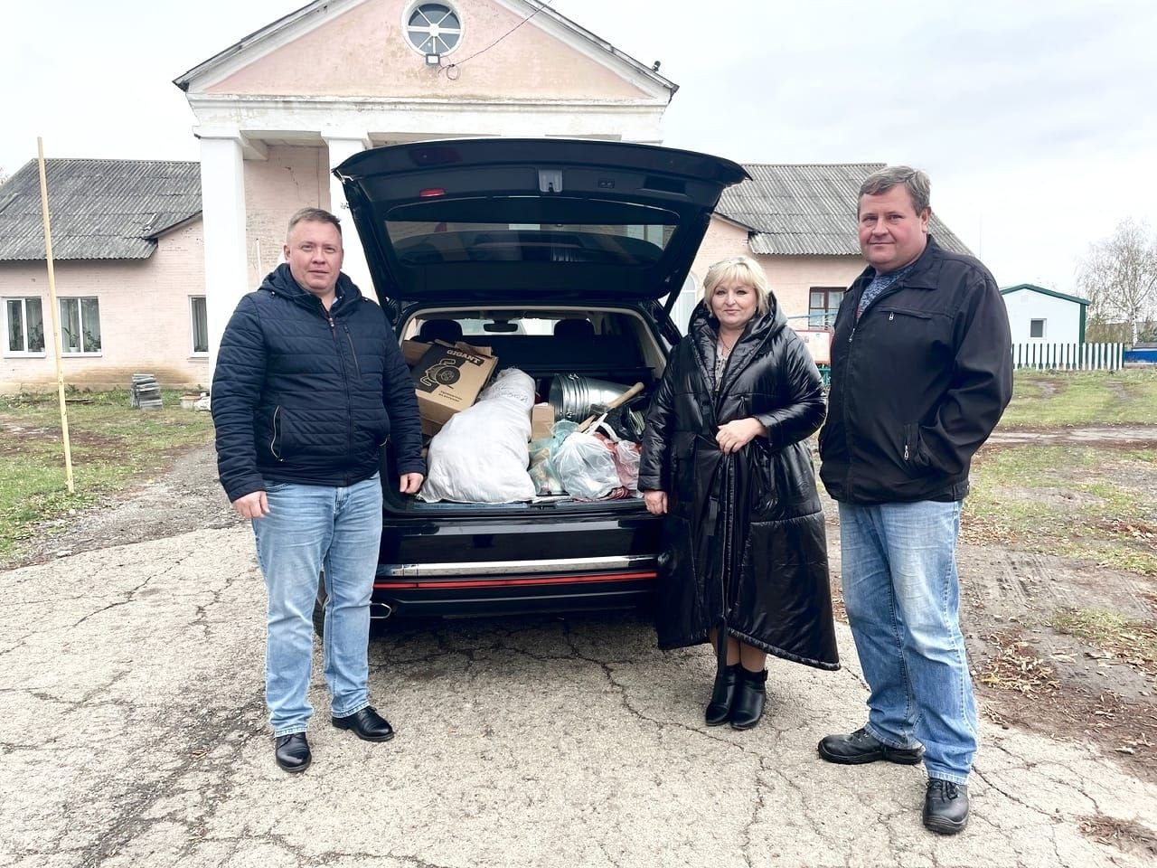 Новомосковские сельчане оказывают помощь бойцам спецоперации Новомосковские сельчане оказывают помощь бойцам спецоперации