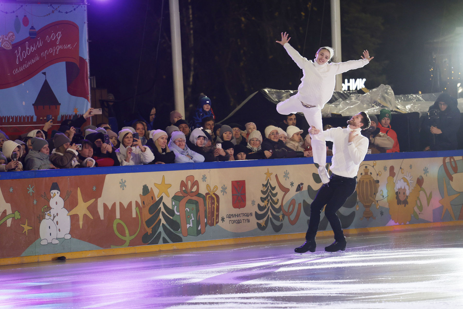 В историческом центре Тулы открылись Губернский каток и главная ёлка региона В историческом центре Тулы открылись Губернский каток и главная ёлка региона