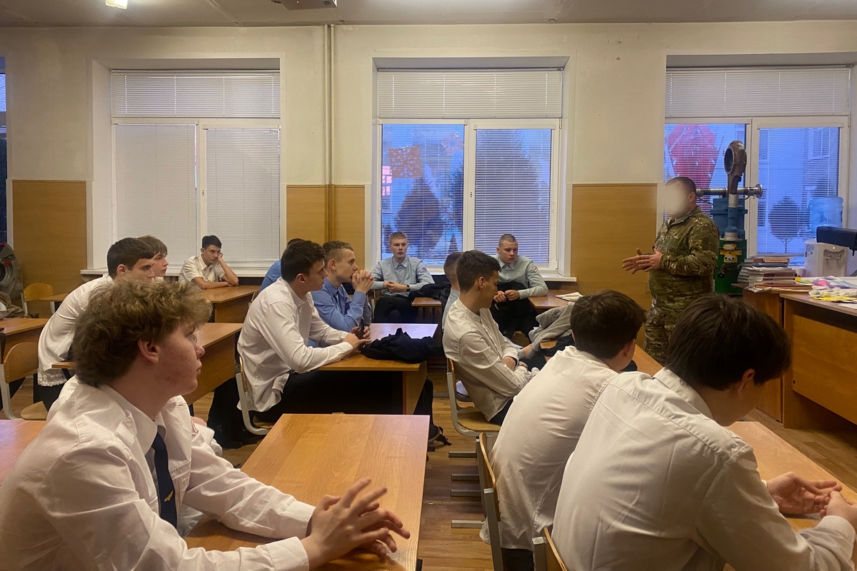 Боец спецоперации: Важно донести до юных сердец истинное значение патриотизма и героизма 