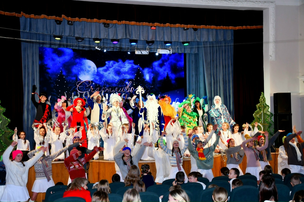В поселке Первомайский состоялась премьера новогоднего спектакля