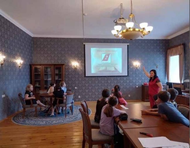 В Крапивенской детской библиотеке прошла квест-игра «Наставник многих поколений»