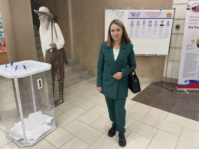 Елена Шмелева ознакомилась с ходом выборов в Щекинском районе, где избиратели могли выбрать дистанционное электронное голосование