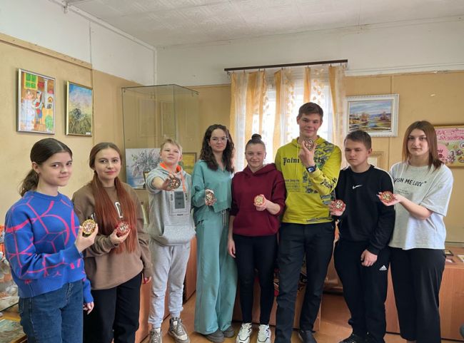 Черепетские школьники приняли участие в мастер-классе «Магнит из бересты»