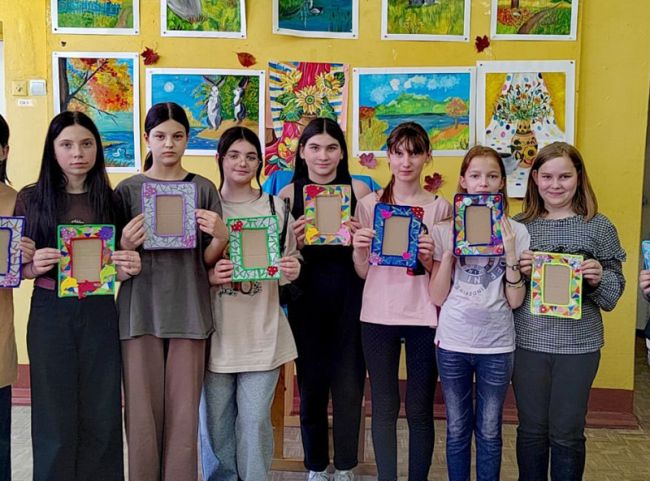 В суворовской детской школе искусств прошел мастер-класс по созданию фоторамки