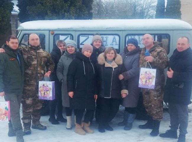 Бойцы СВО перед отправкой на боевые позиции встретились с жителями поселка Молчаново