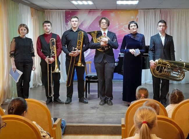 В суворовской детской школе искусств прошел концерт духовых инструментов