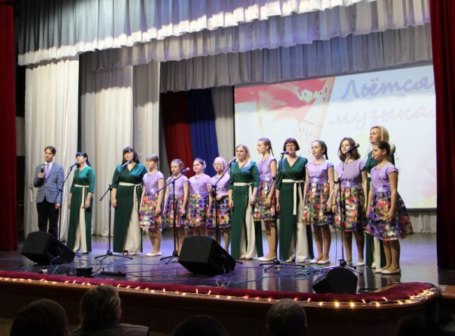 Во Дворце культуры прошел отчетный концерт суворовской детской школы искусств