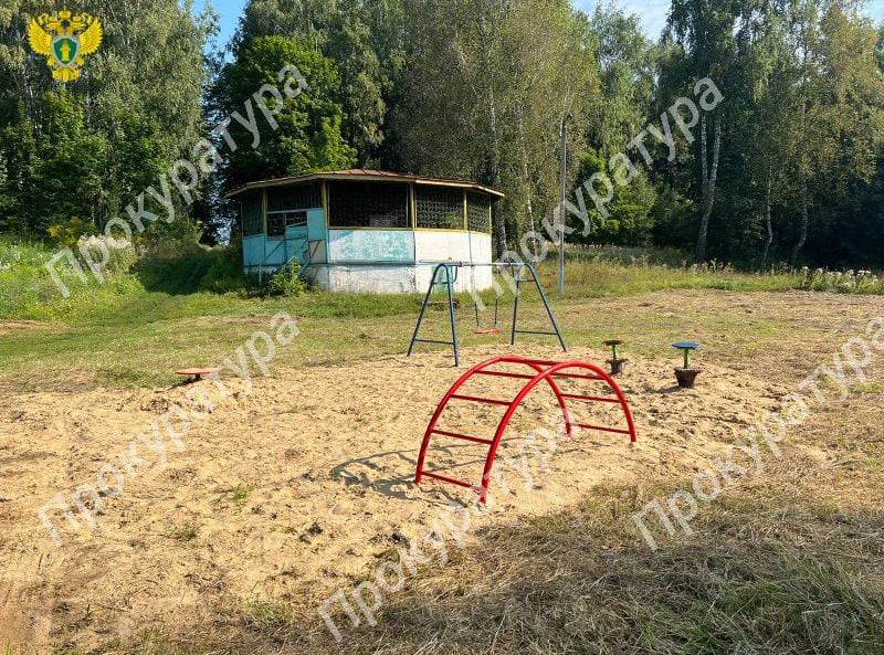 Чернская прокуратура проверила соответствие игрового оборудования на детских площадках установленным требованиям