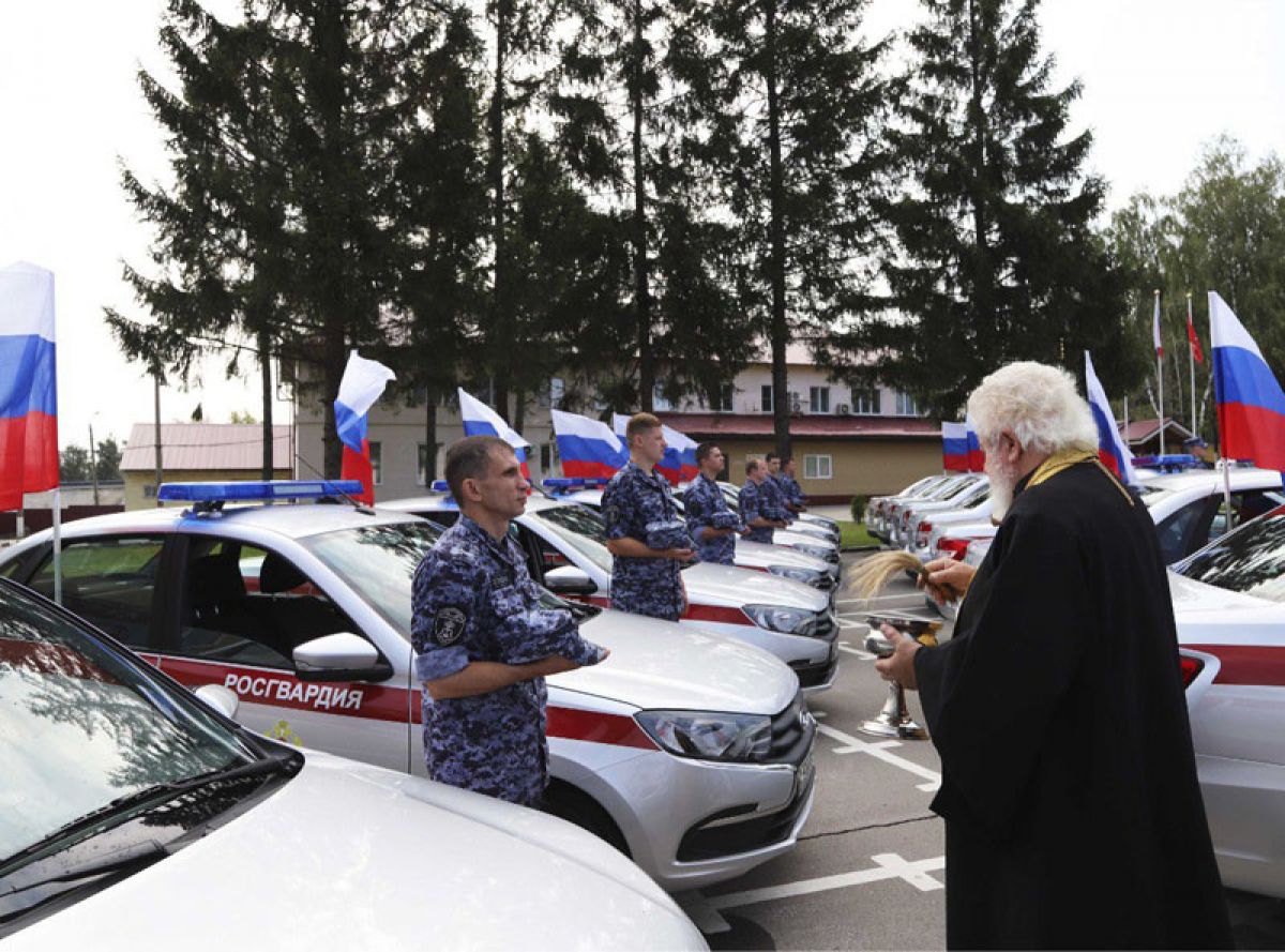 Тульские росгвардейцы получили служебные автомобили в День Государственного флага