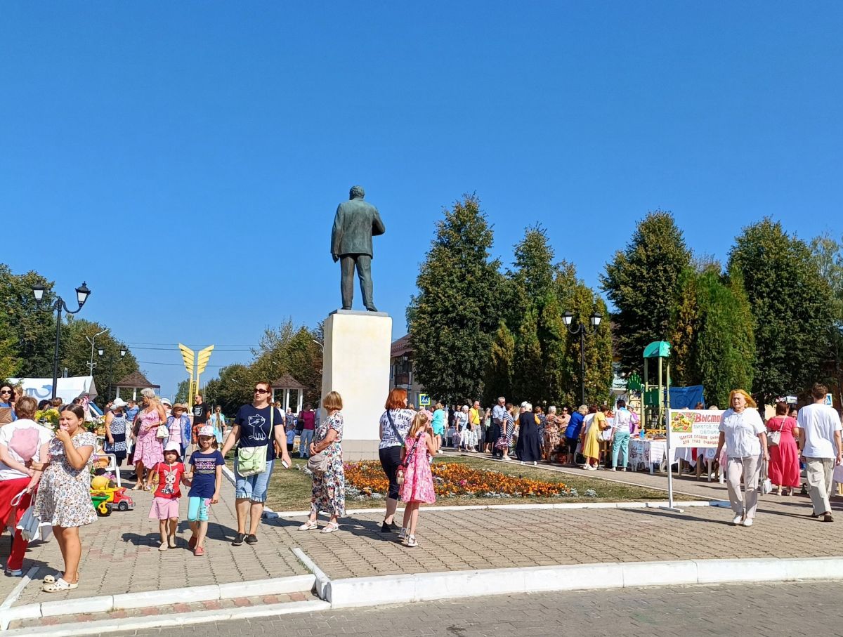 С юбилеем, милый город! Суворову – 70 лет!