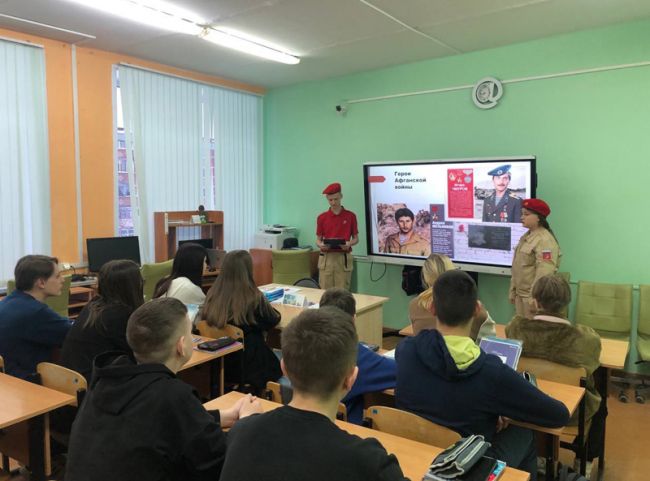 В суворовской школе прошел Урок мужества, посвященный памяти о россиянах, исполнивших долг за пределами Отечества