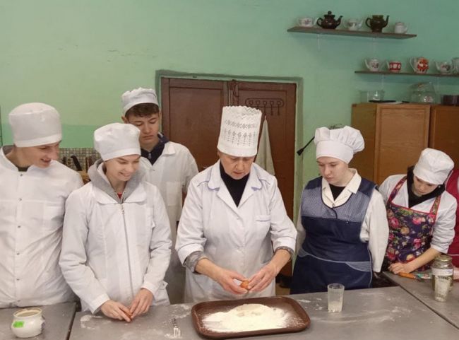 Суворовские студенты приняли участие в мастер-классе по изготовлению домашней лапши