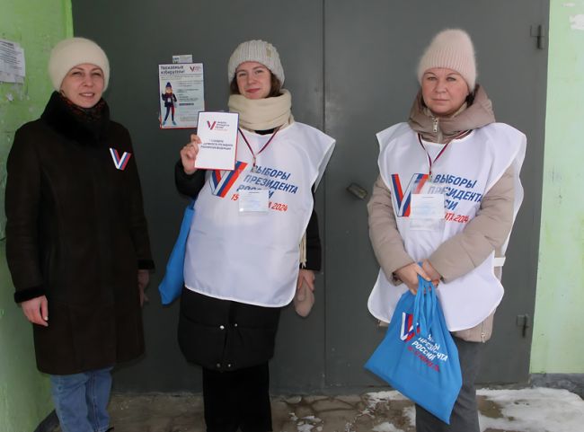 В Суворовском районе продолжается адресное информирование избирателей о выборах Президента
