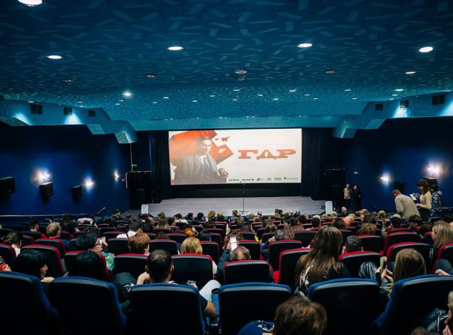 Wink.ru попал в Книгу рекордов России:премьера шпионского детектива «ГДР» состоялась в наибольшем количестве кинотеатров