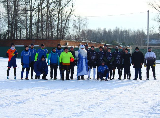 В Суворовском районе стартовал Чемпионат района по футболу на снегу «Снеговик-2024»