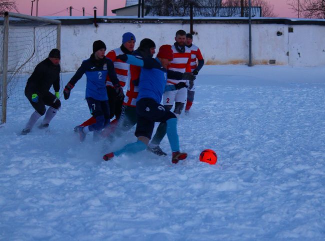 В чемпионате Суворовского района по футболу «Снеговик – 2024» – смена потенциального лидера