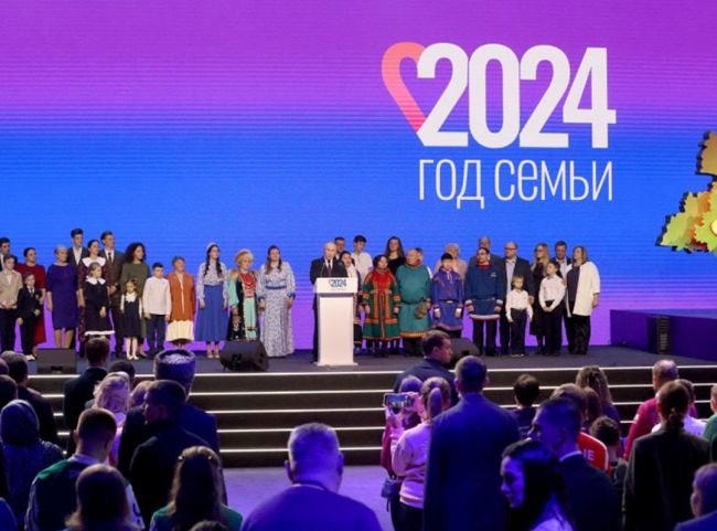 Президент дал старт Году семьи на выставке «Россия»