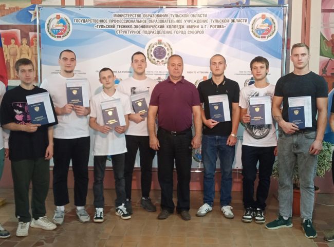 Суворовским студентам вручили дипломы о среднем профессиональном образовании