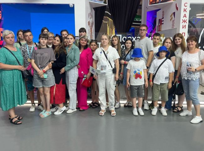 Юные суворовцы посетили выставку «Россия»