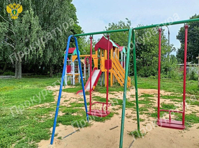 Мерами прокурорского реагирования пресечены нарушения на детских площадках Воловского района