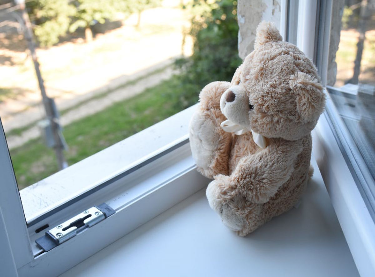Суворовцам рассказывают, как предотвратить выпадение ребенка из окна