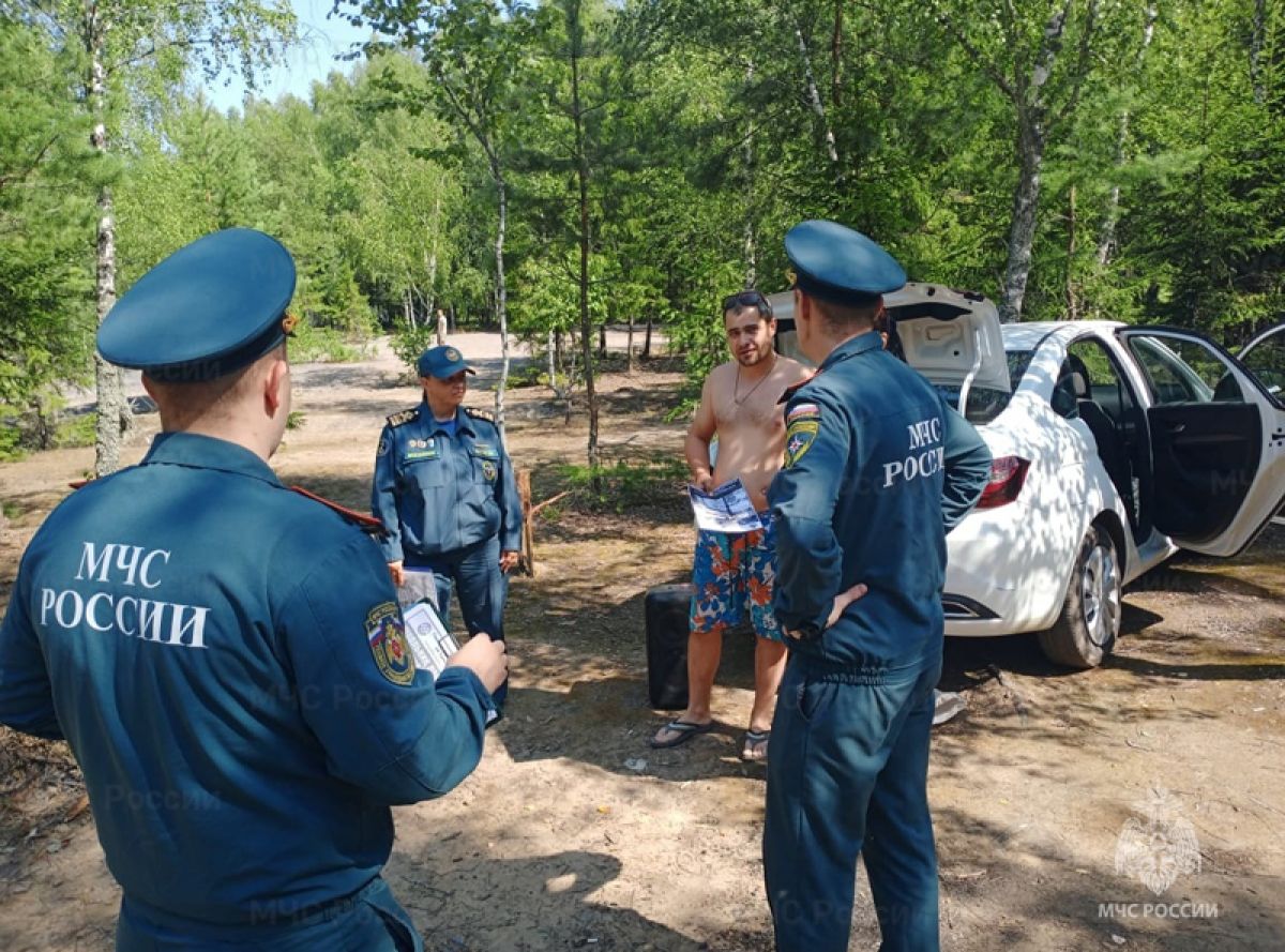 Суворовские спасатели рассказывают отдыхающим на водоемах о правилах безопасности