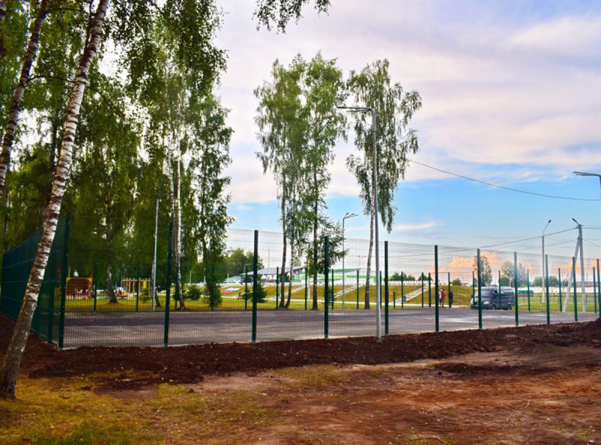 В Суворове строится новая волейбольно-баскетбольная площадка