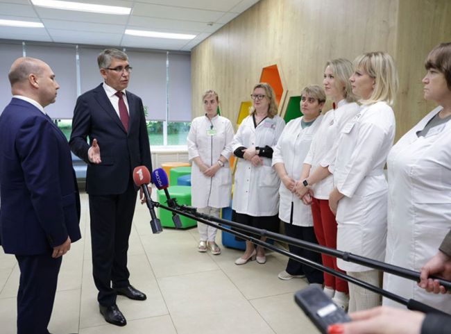 Дмитрий Миляев поручил проработать дополнительные меры поддержки медицинских работников