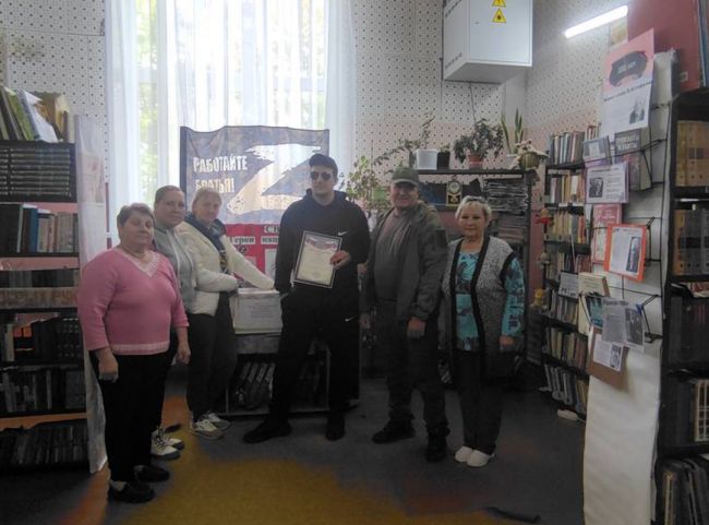 Сотрудники Иваньковского Центра культуры и библиотеки встретились с волонтером и бойцом СВО