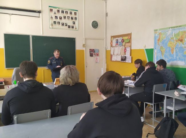 Суворовским школьникам рассказали о профессии спасателя