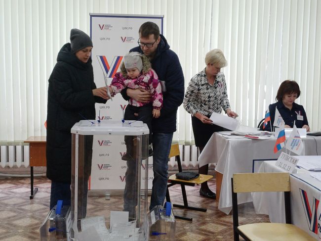Суворовцы приходят на избирательные участки целыми семьями