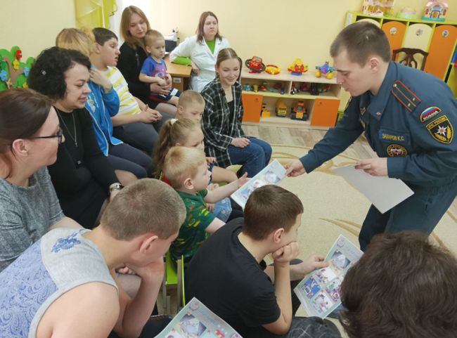 Воспитанникам суворовского реабилитационного центра напомнили правила пожарной безопасности