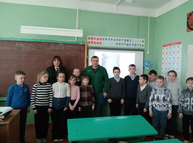 Школьникам Суворовского района рассказали о проблемах сохранения лесов