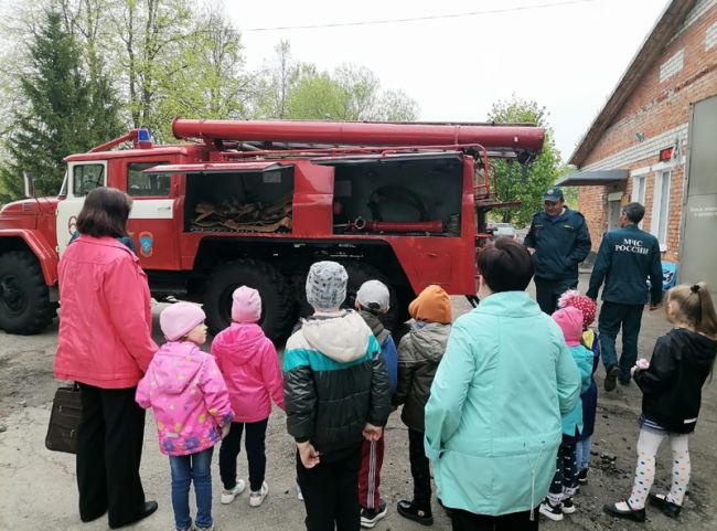 Чекалинские дошкольники побывали на экскурсии в пожарной части