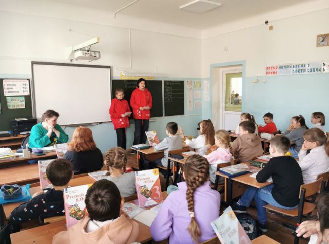 Суворовским гимназистам рассказали о детском телефоне доверия