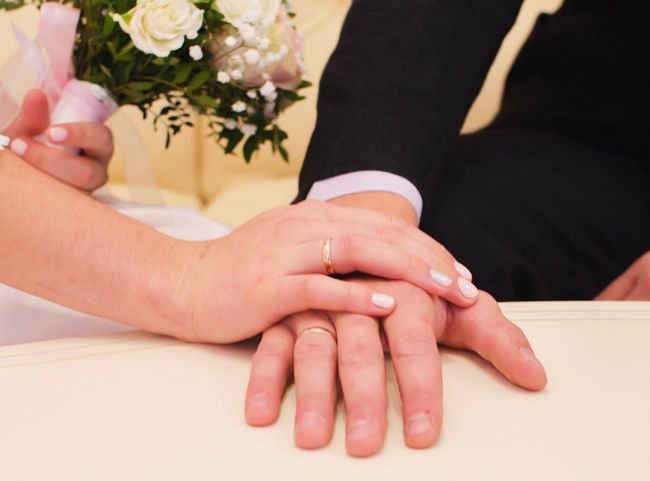 В апреле в Суворовском районе узами брака скрепили свои отношения 5 пар