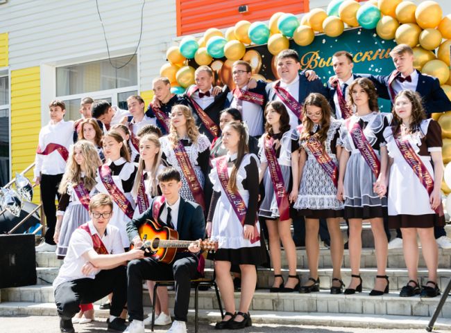 В школах Суворовского района прозвенели последние звонки
