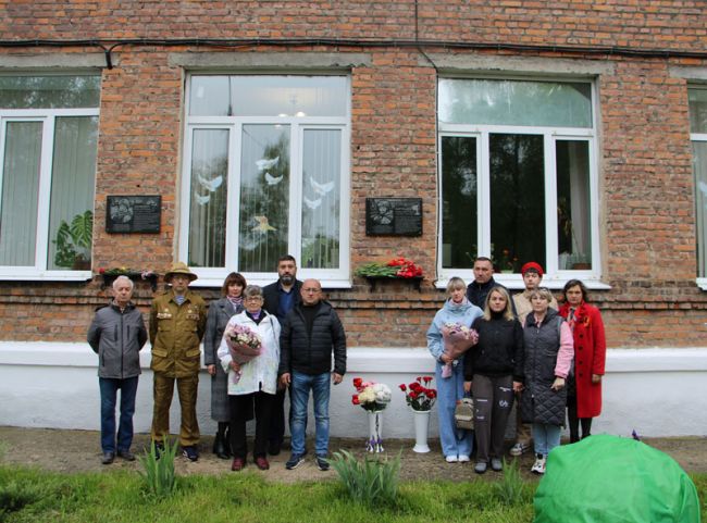 В школах Суворовского района прошло открытие мемориальных досок