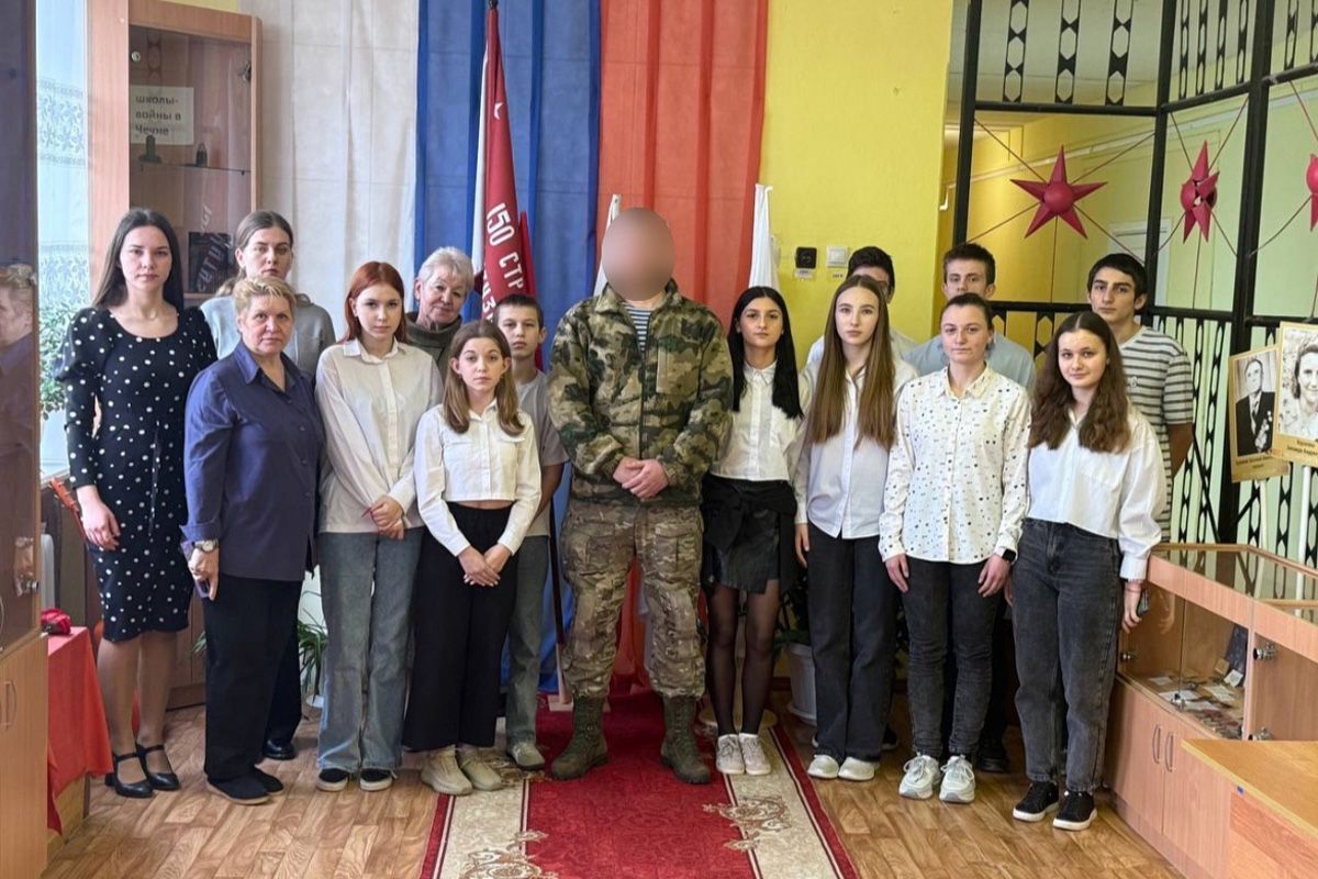 В Черепетской школе прошла встреча с участником СВО