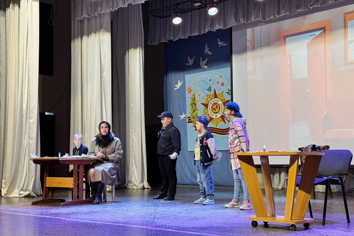 Суворовские школьники посетили спектакль «Последняя фотография»