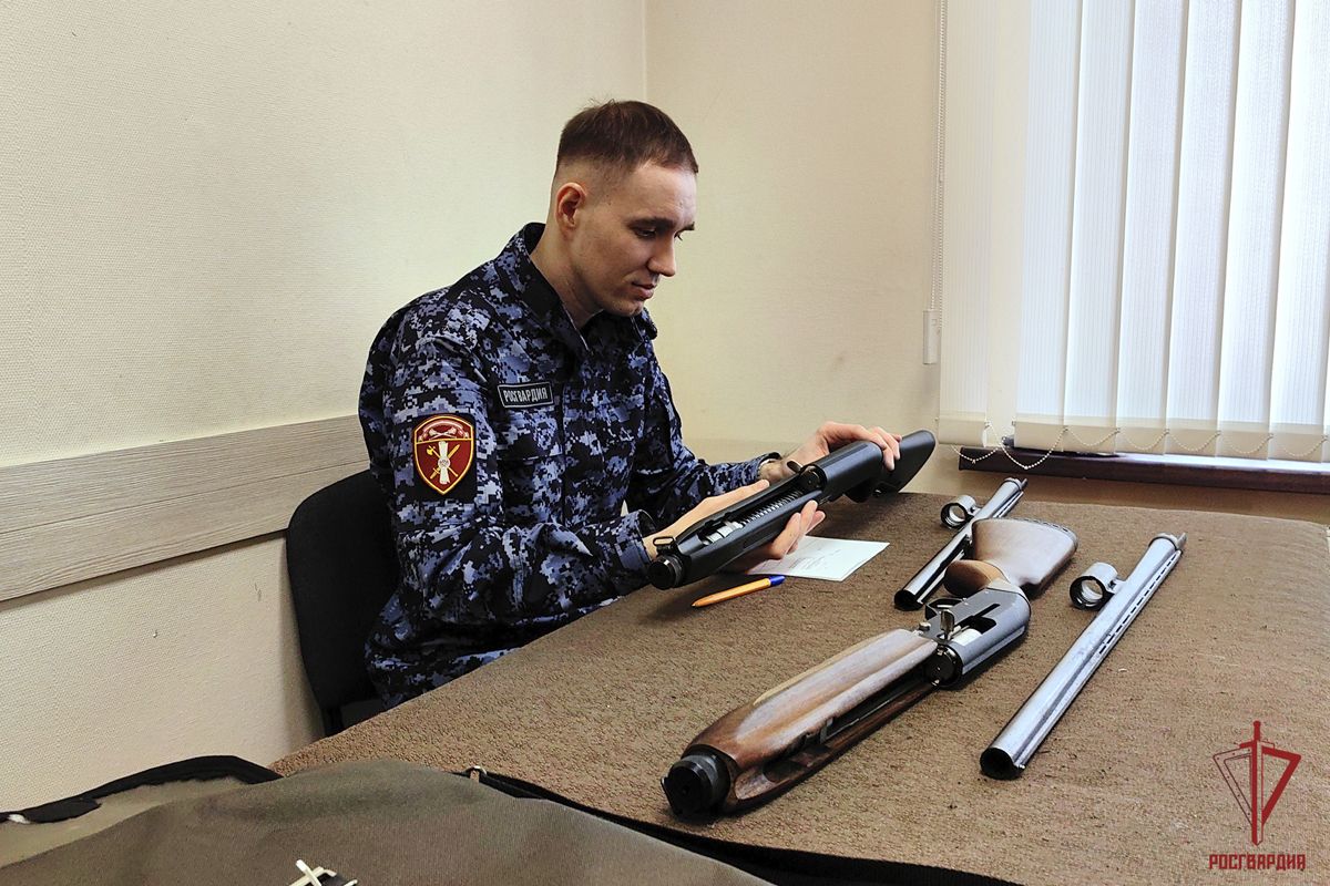 Жители Тульской области добровольно сдали 12 единиц оружия в подразделения Росгвардии за неделю Жители Тульской области добровольно сдали 12 единиц оружия в подразделения Росгвардии за неделю
